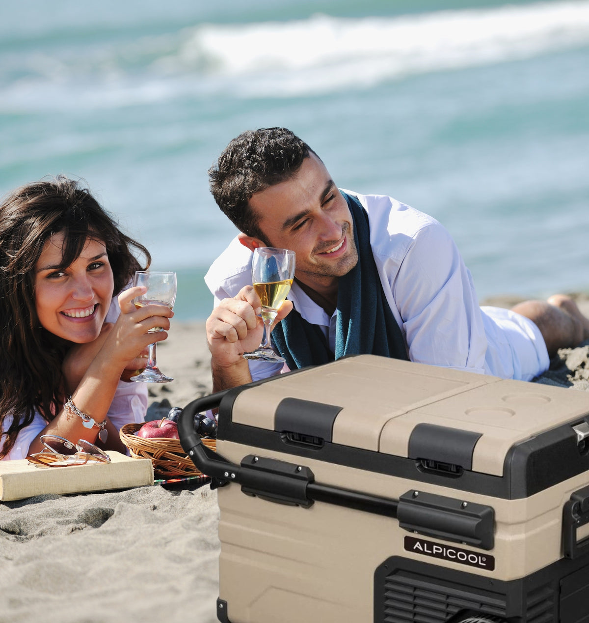 Alpicool TAW35 fridge freezer at the beach with a couple